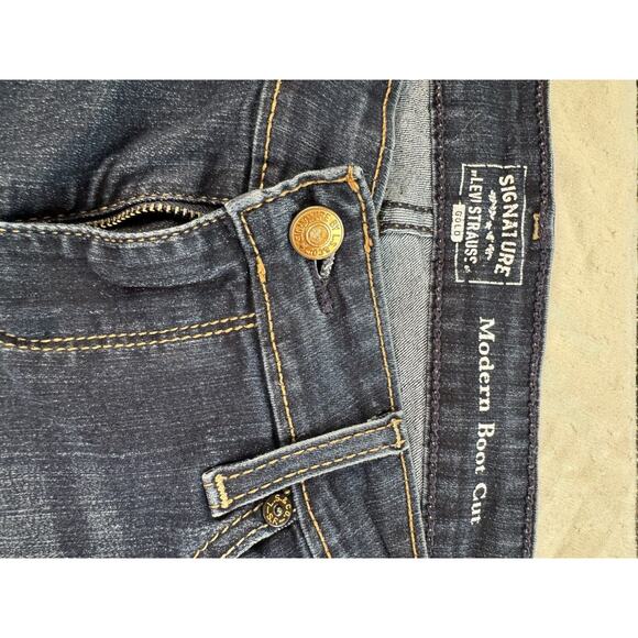 Signature By Levi Strauss And Company Women's Modern Boot Cut Jeans Size 16M - Picture 3 of 13